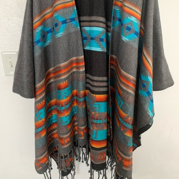 Poncho - Picture 2 of 3